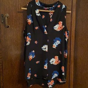 Sleeveless v-neck top